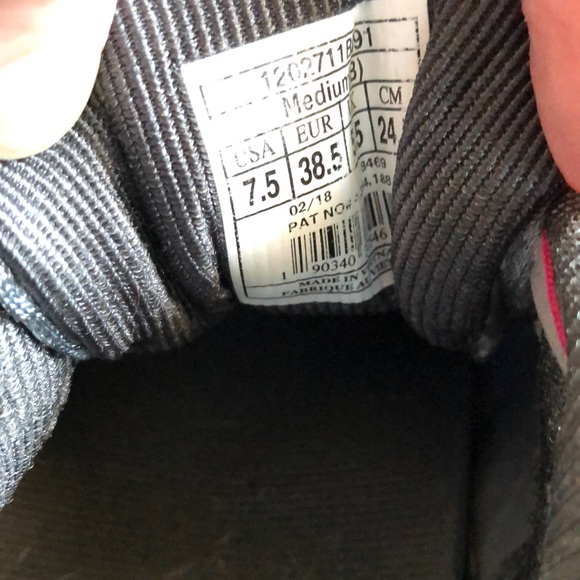 Brooks “Ariel 18” Shoe, Size 7.5 - Picture 6 of 12